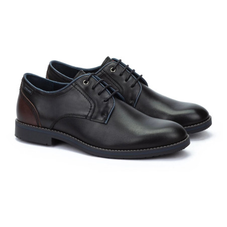 Chaussures à lacets...